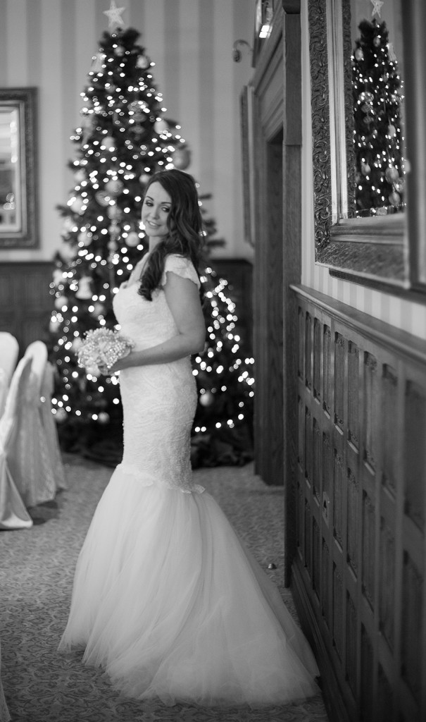 True Love Tuesday: Tara-Lea & Neill's Cheerful Christmas Wedding