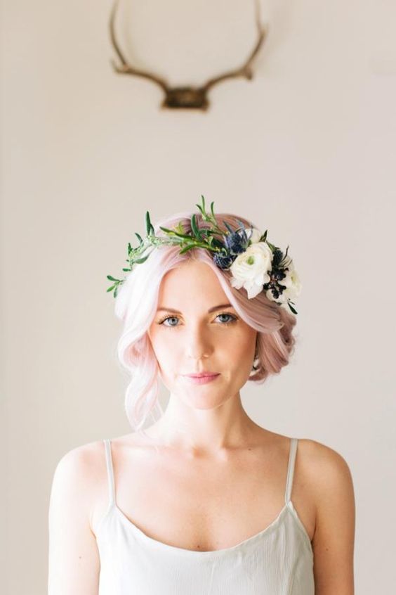 Romantic bridal hairstyles for a summer bride