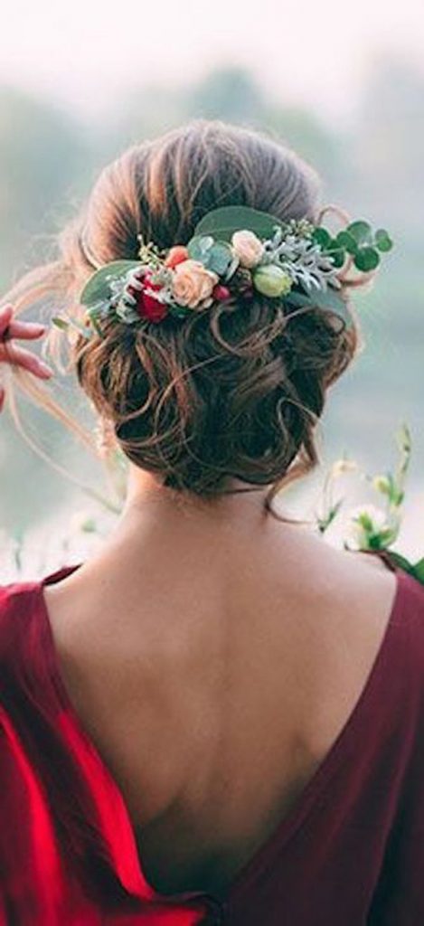 2. Festive hair idea from the website Green Wedding Shoes