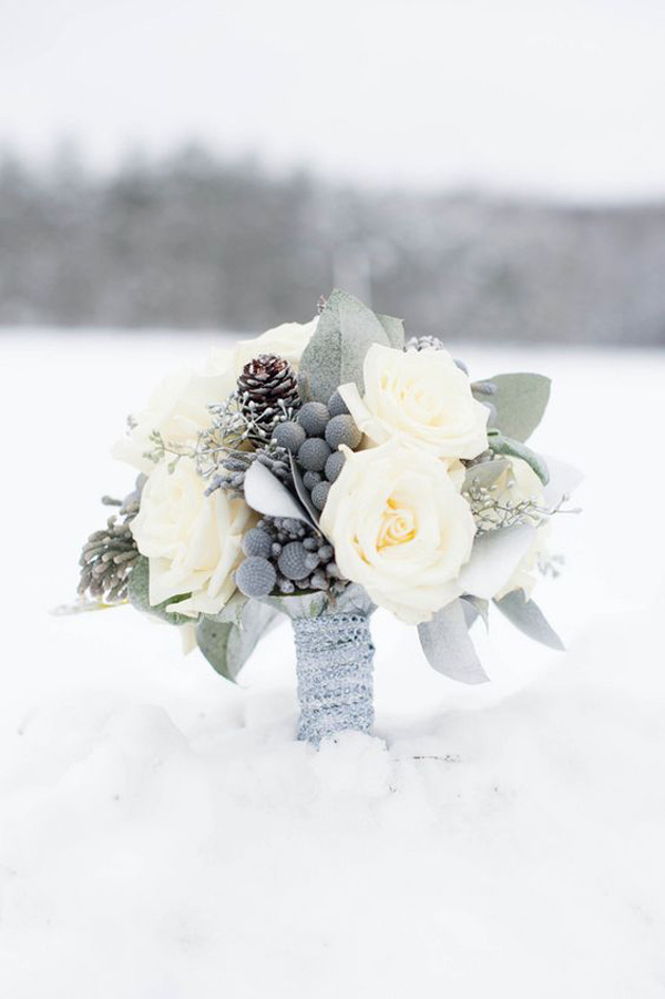 6a. With a wintery backdrop, this bouquet has everything you would want from your wedding florals. Idea inspired by Artfully Wed