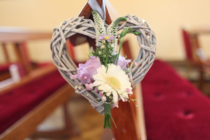 Gillian & Jonathan Spring wedding by Sara Dalzell