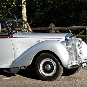 car-1954-bentley-r-type-head2