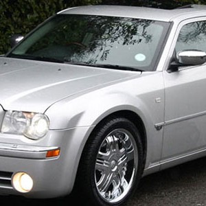 car-chrysler-300c-hemi-saloon-head2