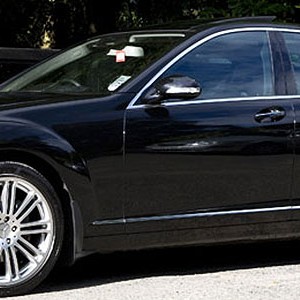 car-mercedes-s320-head2